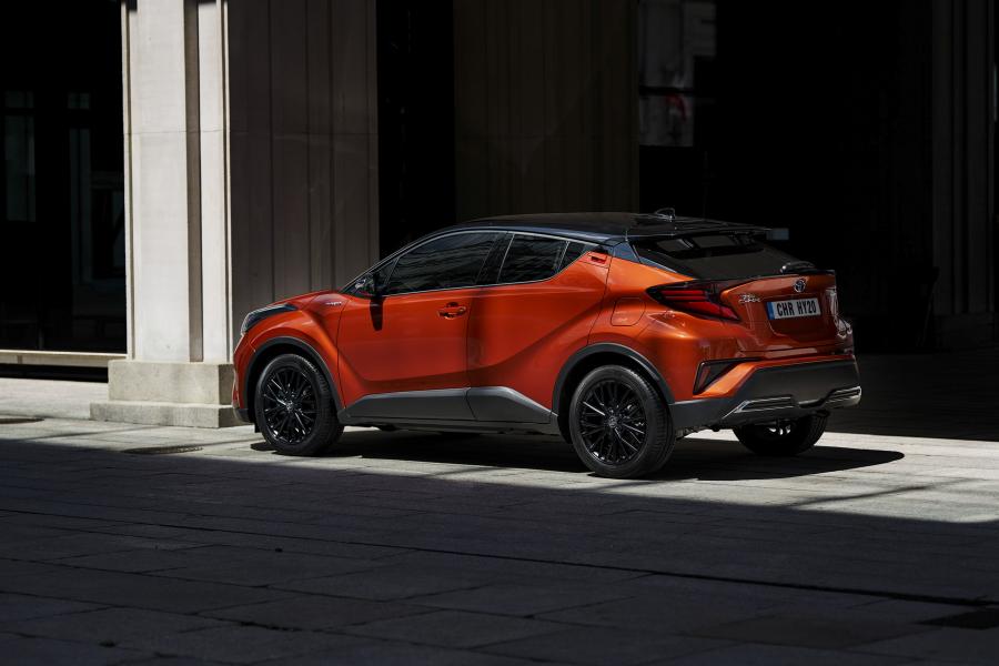  Toyota C-HR Hybrid 2019 года  (WW) (фото 8 из 174)